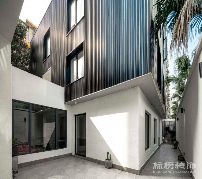 深圳南山办公室装修“黑”空间草莓视频APP在线播放建筑外观设计